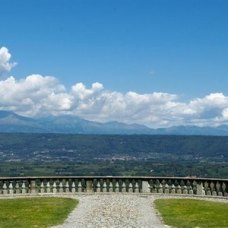 La Serra Morenica vista dal belvedere del Castello di Masino